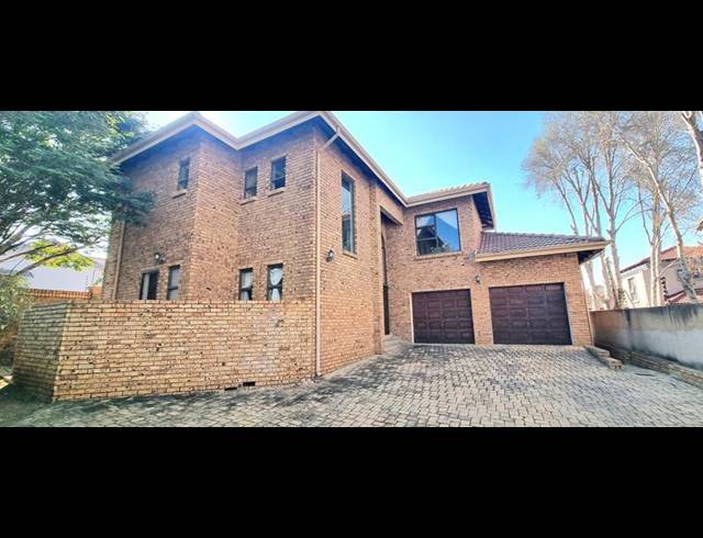 5 BEDROOM HOUSE FOR SALE IN AMBERFIELD